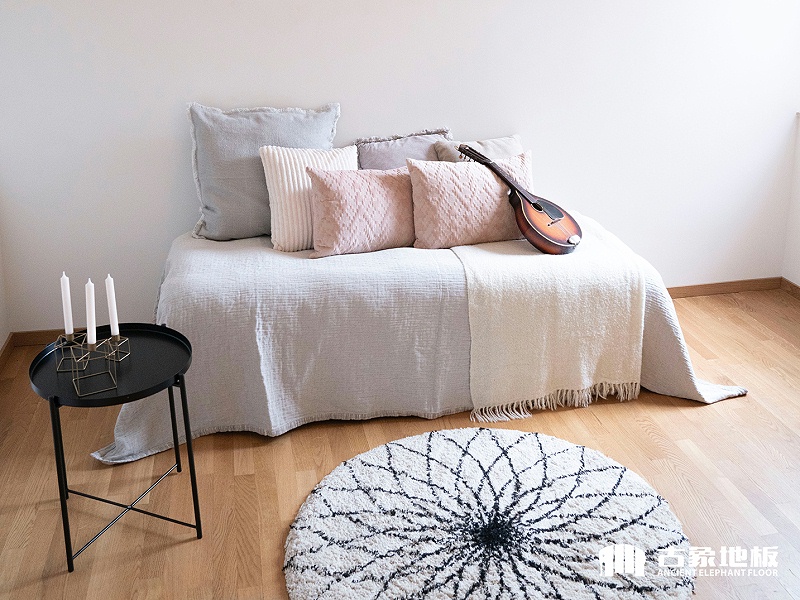 新三層地板驗(yàn)收