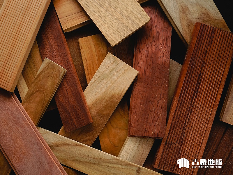 強化地板中有膠黏劑