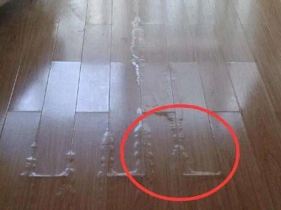 預(yù)防木地板表面起包的小妙招。