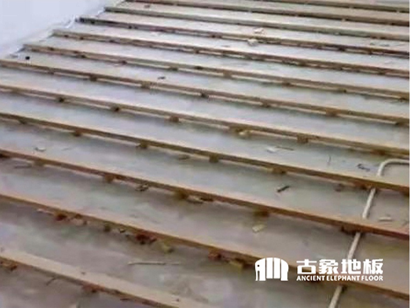 龍骨架空法