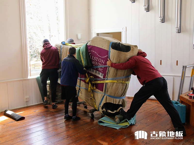 實(shí)木地板搬運(yùn)
